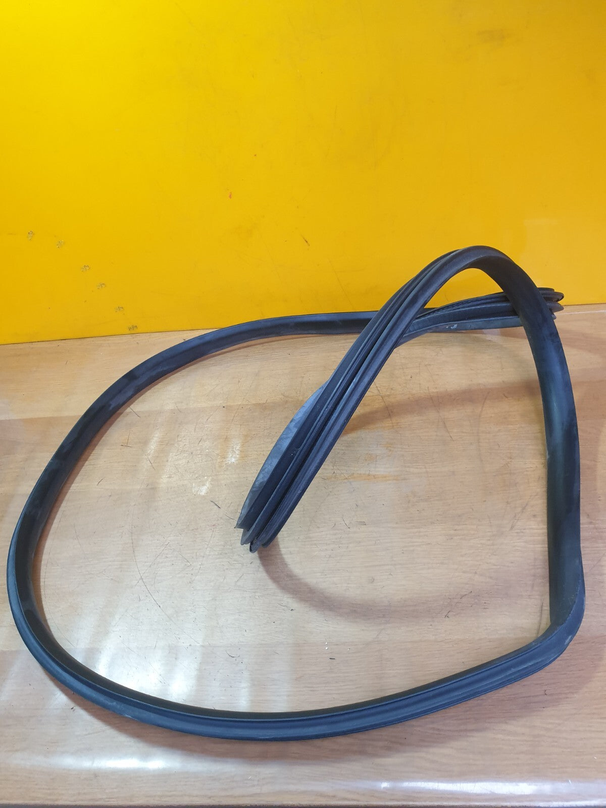 ✅2022 TESLA MODEL Y FRONT LEFT DOOR SEAL + WARRANTY A172 - Image 2