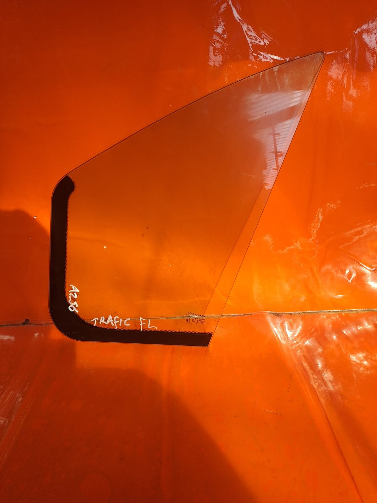 ✅RENAULT TRAFIC MK3 Sl27 1.6 DIESEL 2016 FRONT LEFT DOOR QUARTER WINDOW GLASS - Image 3