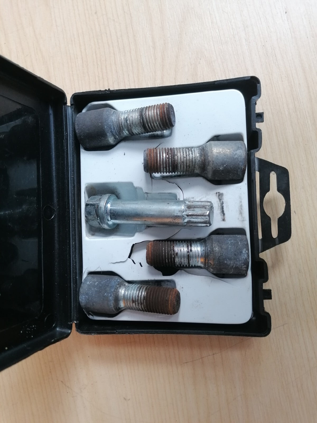 2015 MERCEDES C200 W205 AMG LINE 2.0 PETROL WHEEL NUTS & KEY A048 - Image 7