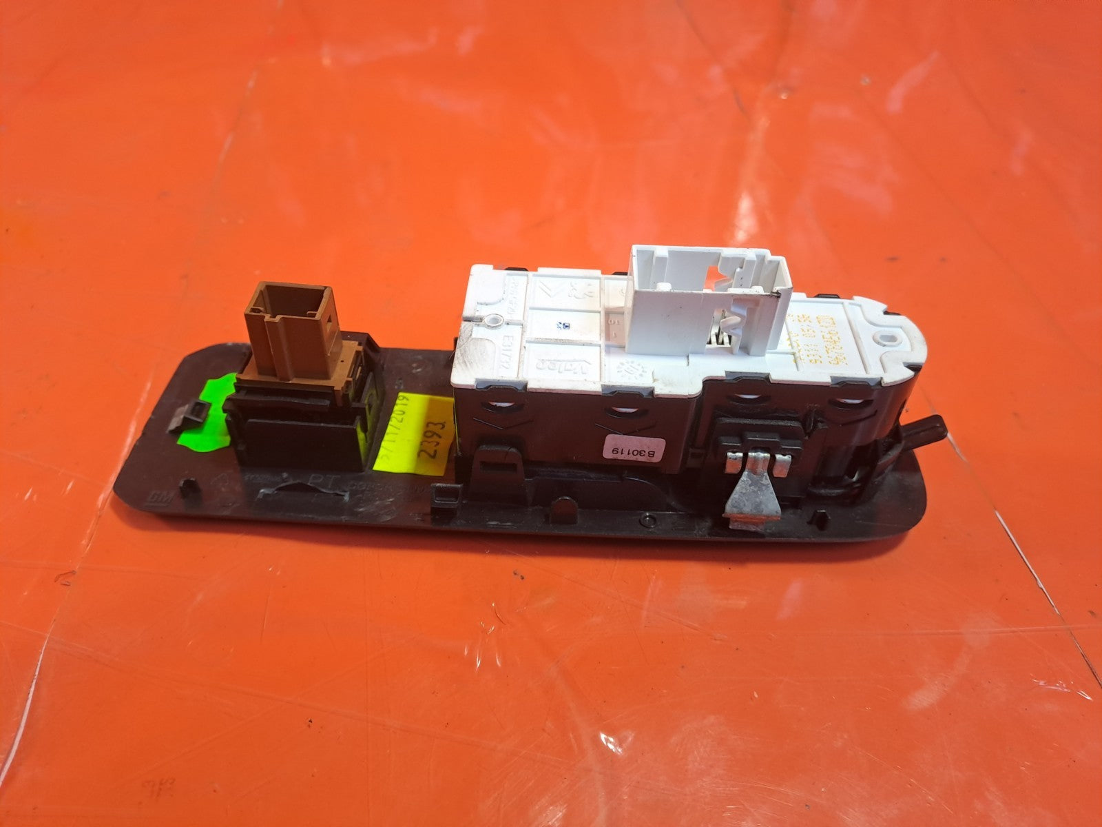 ✅Citroen Berlingo 650 1.5 Diesel 2020 Front Right Door Window Switch 98167922ZD  - Image 10