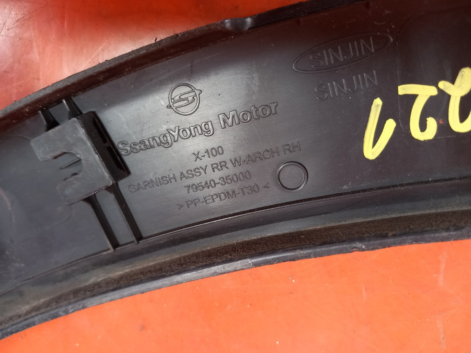 Ssangyong Tivoli ELX 2015 Wheel Arch Moulding Rear Right 79540-35000 A221 - Image 10