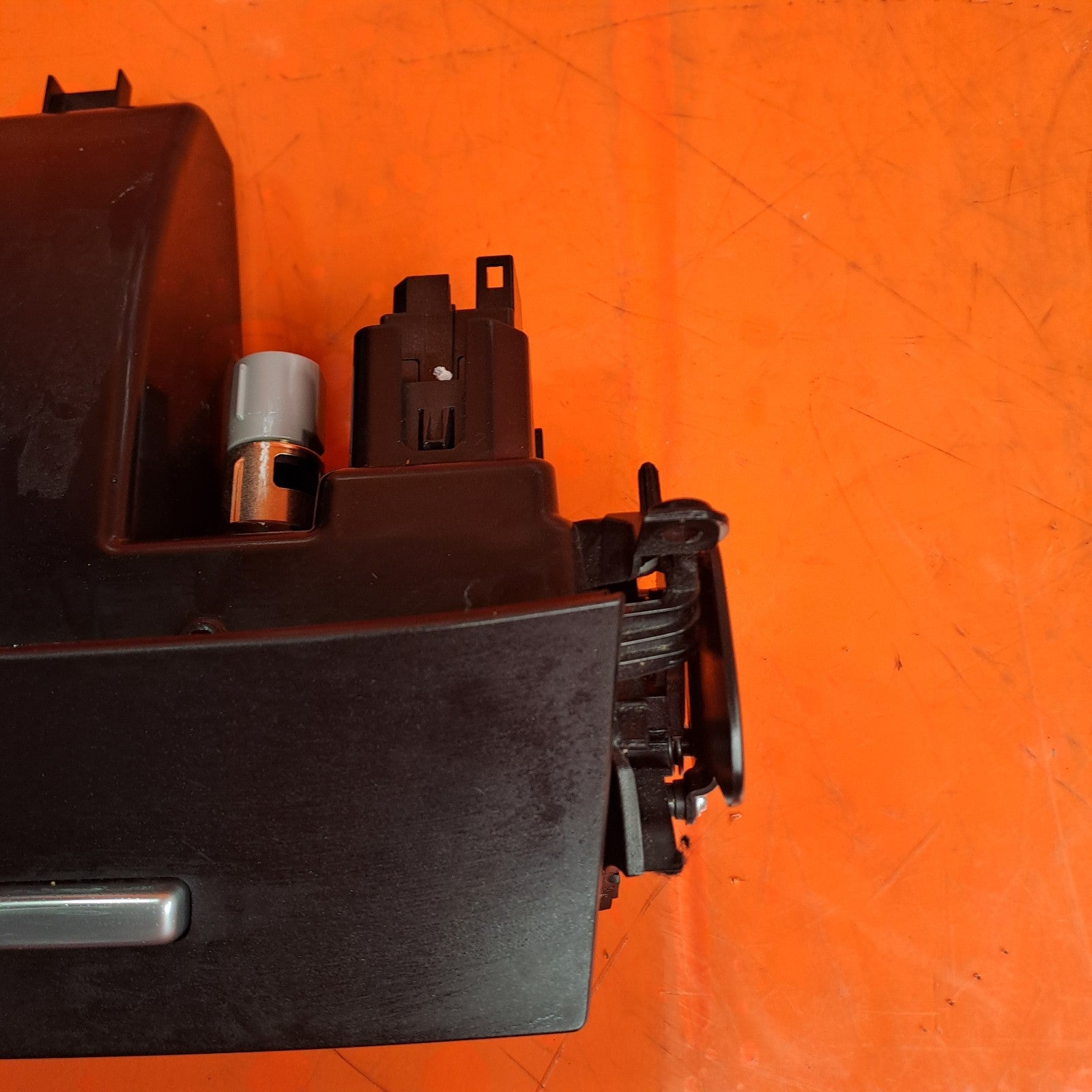 ✅Ford Galaxy Zetec 2017 2.0 Diesel Ashtray&USB Port Input Socket EM2B-R061A07-AB - Image 4