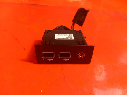 Renault Captur 1.6 Petrol 2023 USB Socket Port 284H39520R Warranty A392 - Image 2