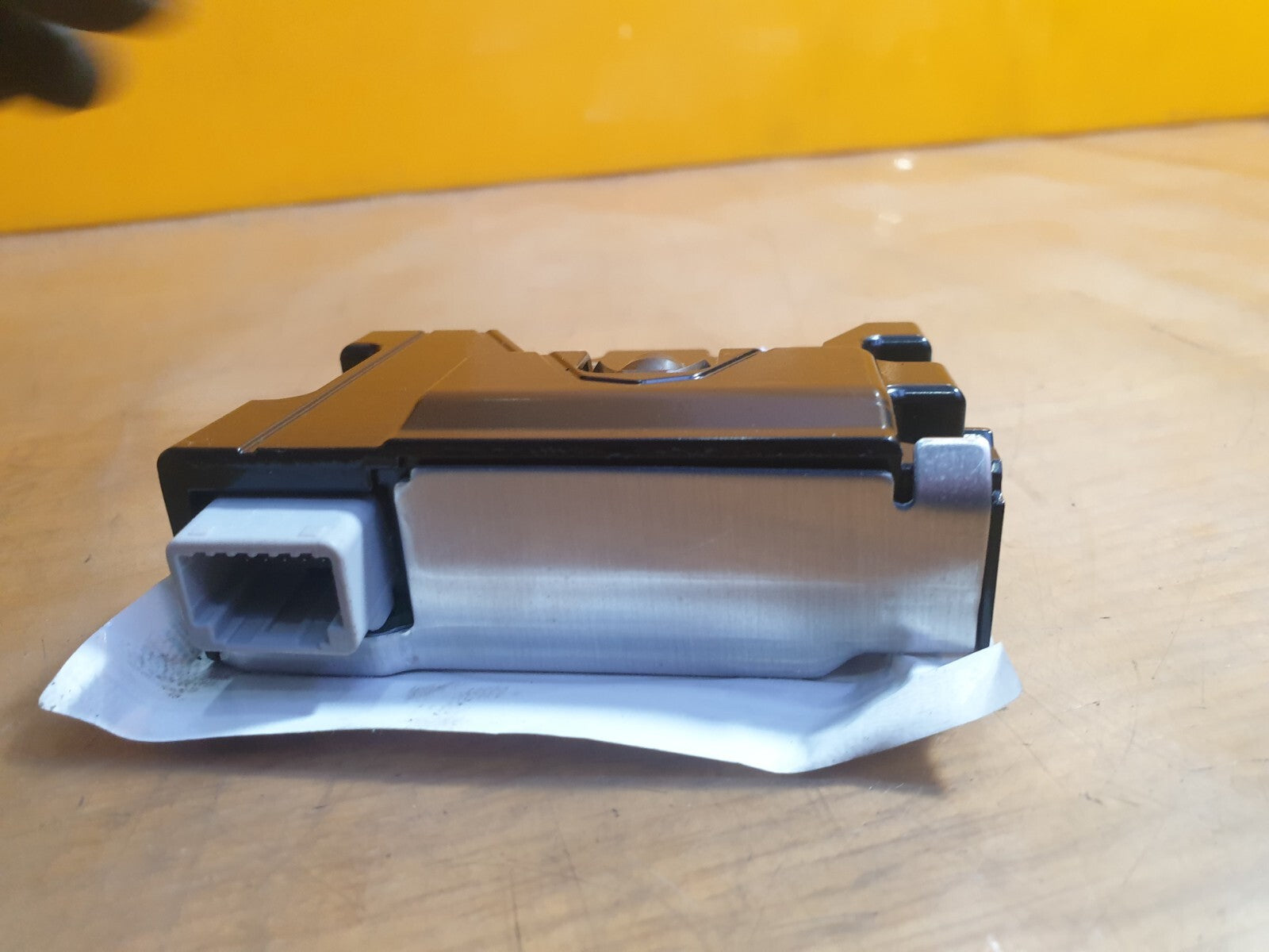 ebay-src:https://i.ebayimg.com/00/s/mtiwmfgxnjaw/z/sbyaaoswxhtl9zhh/$_57.jpg