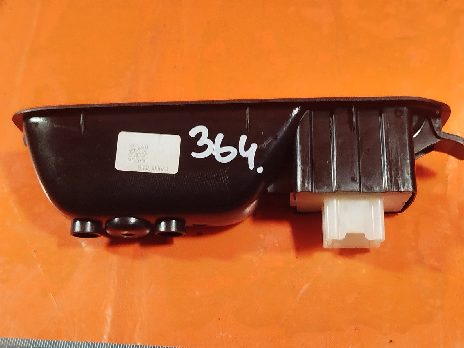 ✅2024 DACIA DUSTER JOURNEY REAR RIGHT WINDOW CONTROL TRIM 829606755R A364 - Image 7