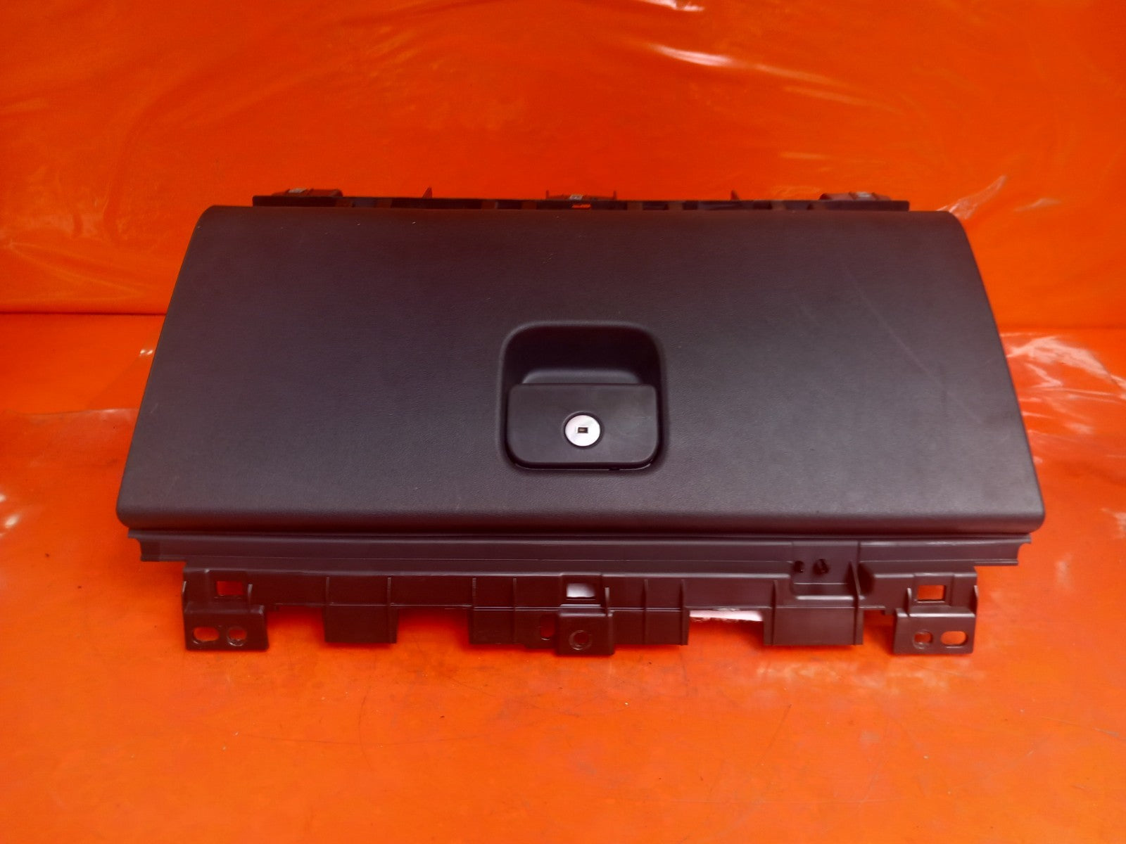 2025 Land Rover Defender L663 Glove Box Compartment L8B2-060T10-AG Warranty A396 - Image 2