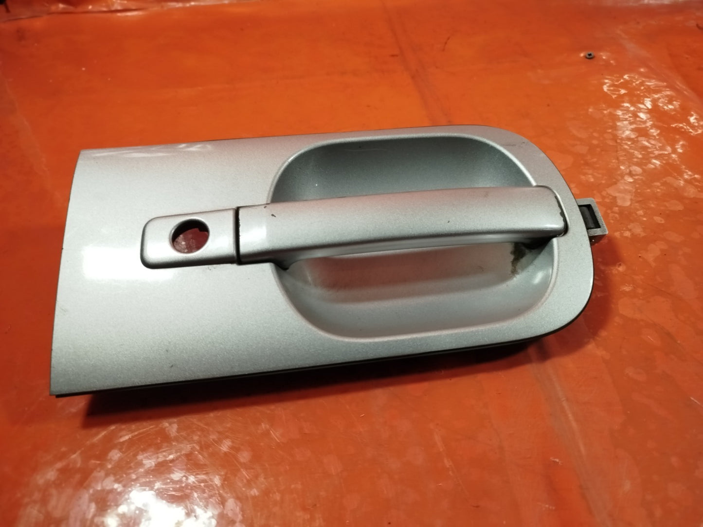 ✅2010 HYUNDAI I800 2.5D DOOR HANDLE FRONT RIGHT SILVER + WARRANTY A325 - Image 4