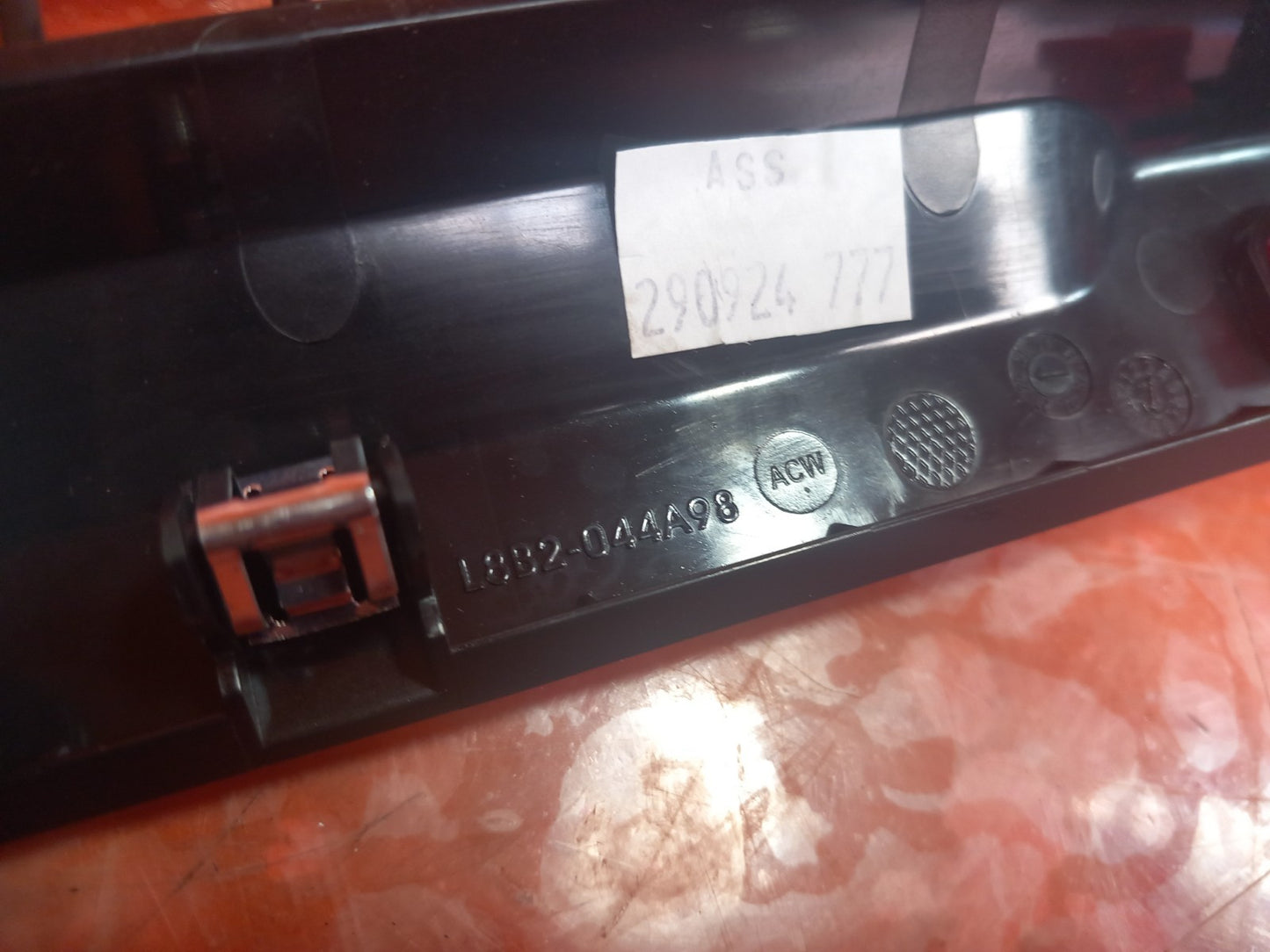 2025 Land Rover Defender L663 Dashboard Demister Grill L8B2-044A98-AC Warranty - Image 10