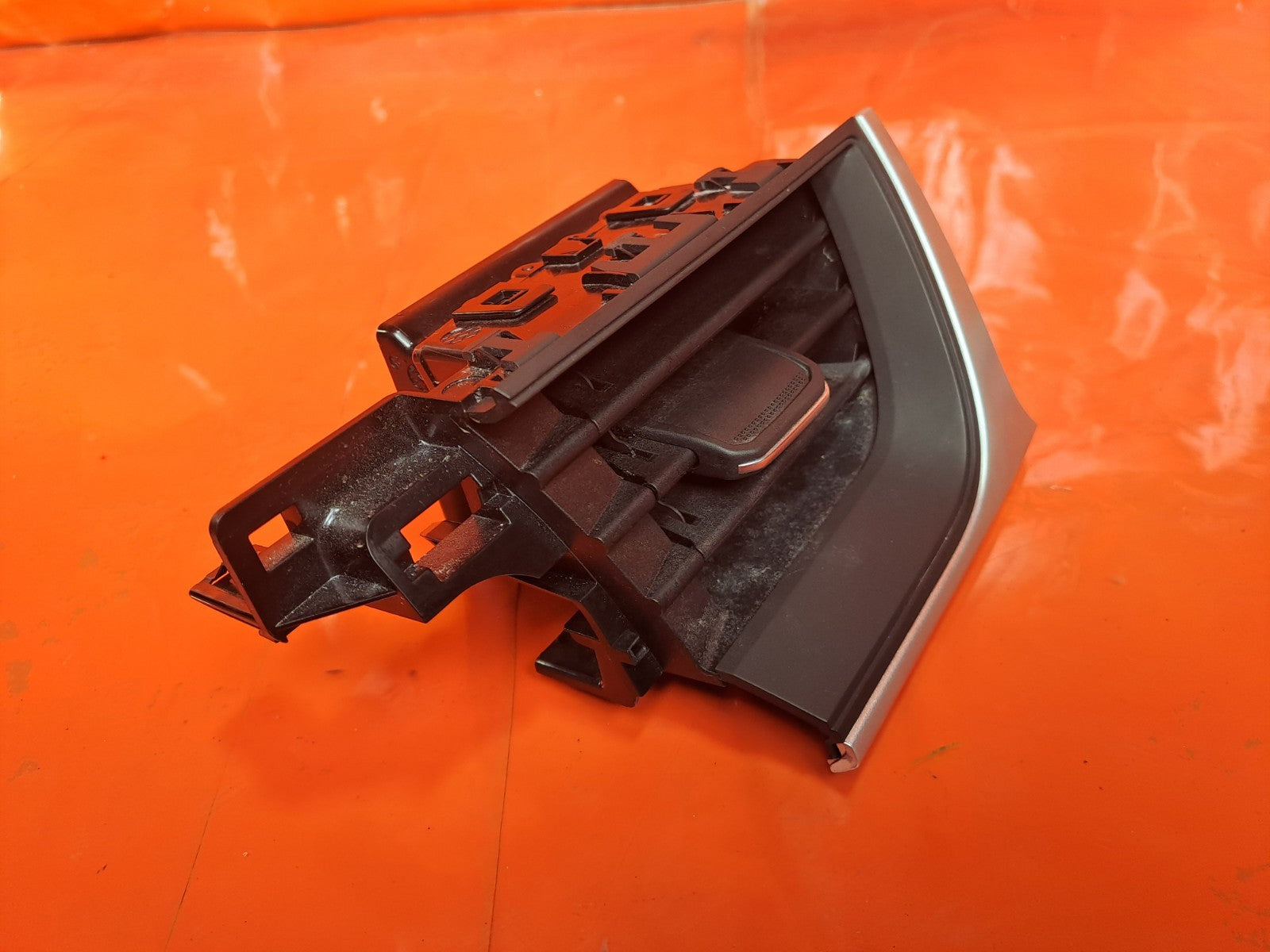 ✅2021 Renault Captur MK2 Dash Vent Right Side Central 687507565R + Warranty A385 - Image 3