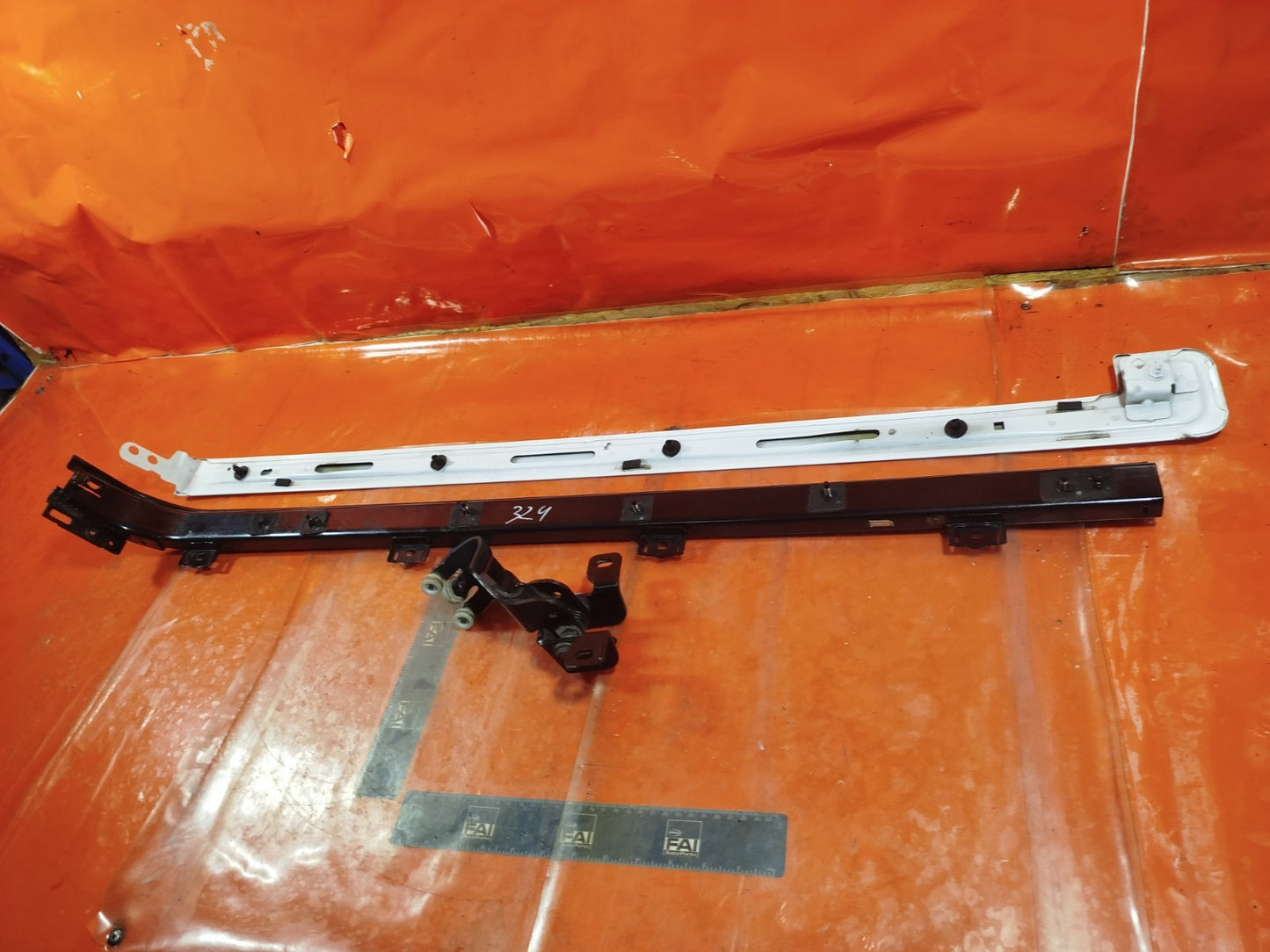 ✅FORD TRANSIT CUSTOM 2.0 DIESEL 2023 LEFT SLIDING DOOR ROLLER & TRIM RAIL A342 - Image 5