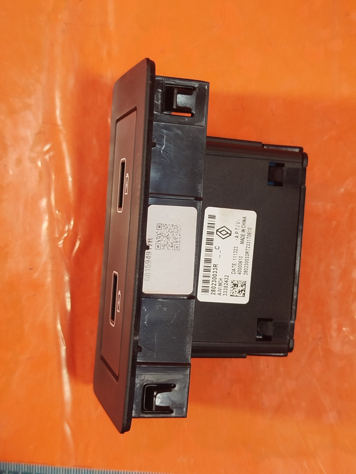 ✅2024 DACIA DUSTER JOURNEY USB AND CHARGING PORT 280230033R + WARRANTY A364 - Image 4