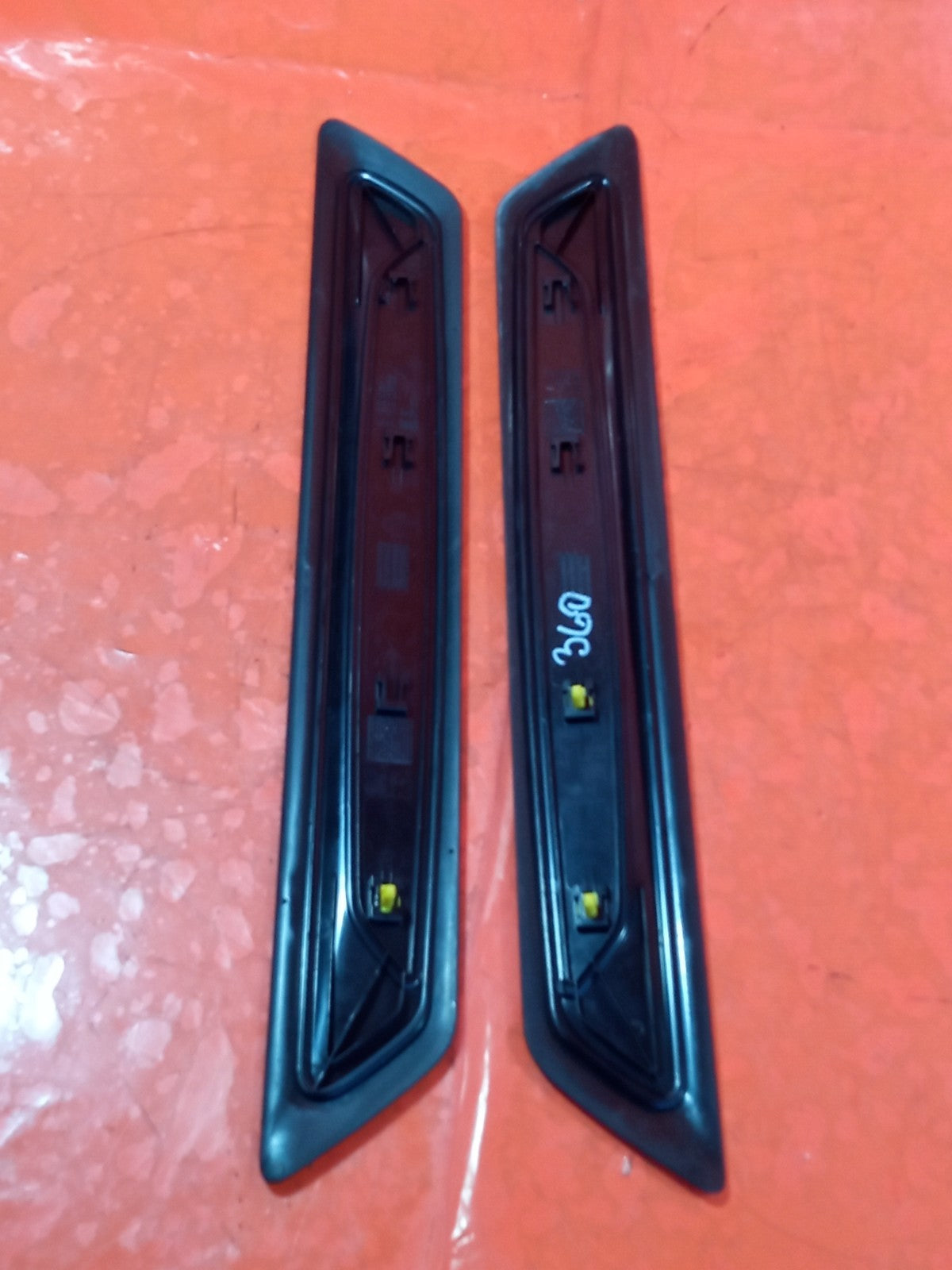 ✅BMW F20 118I M Sport 1.5 Petrol 2019 Front Door Sill Trims Pair 7263315 A360 - Image 5