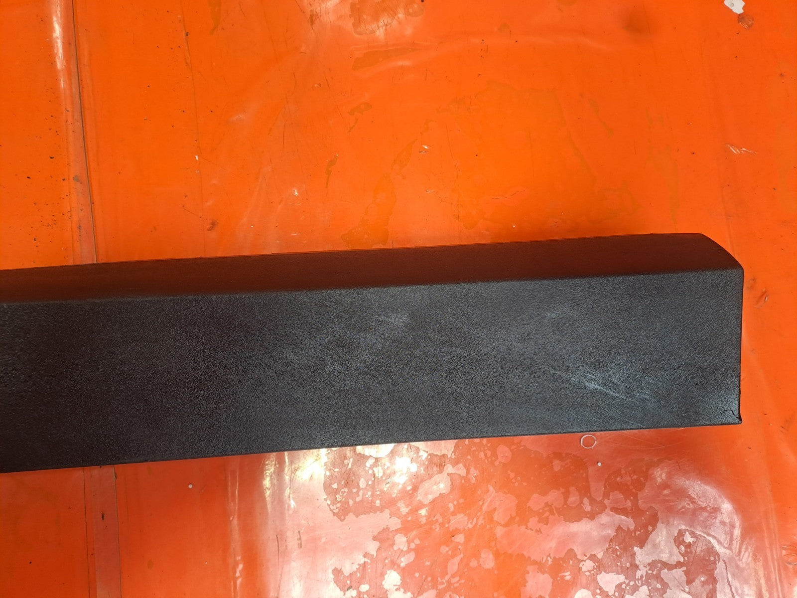 ✅2023 Polestar 2 Long Range Front Right Door Lower Molding 31672656 A312 - Image 4