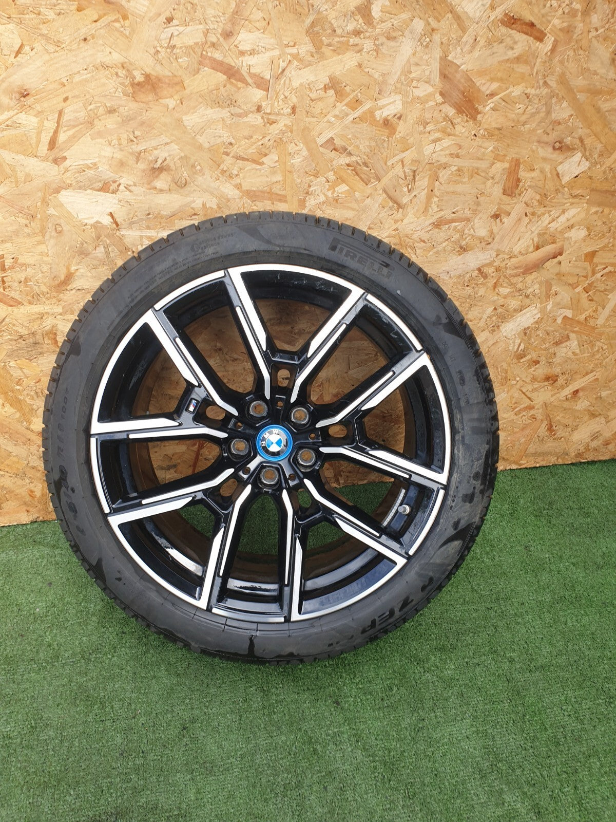 BMW I4 E drive 40 M Sport 2023 0L Petrol ALLOY WHEEL & TYRE 255/40 R19 8747305 - Image 1