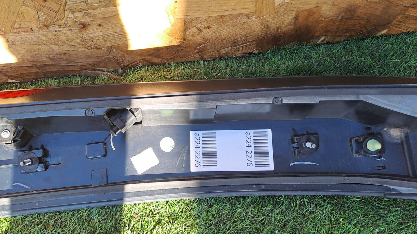 AUDI Q7 S-LINE 3.0 DIESEL 2010 REAR TAILGATE BOOTLID SPOILER BRAKE STOP LIGHT - Image 9