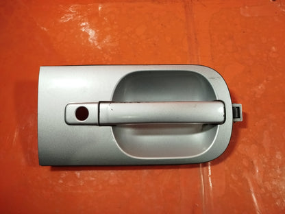 ✅2010 HYUNDAI I800 2.5D DOOR HANDLE FRONT RIGHT SILVER + WARRANTY A325 - Image 2
