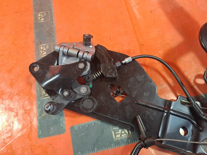 ✅2013 BMW 1 SERIES E88 CONVERTIBLE ROOF HINGE RIGHT 7174774 + WARRANTY A348 - Image 5