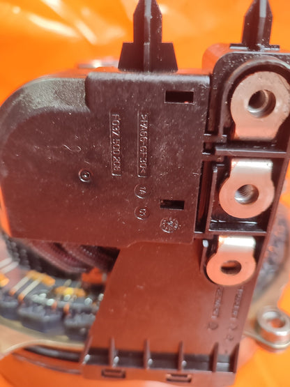 ebay-src:https://i.ebayimg.com/00/s/mtywmfgxmjaw/z/jaiaaeswsjrovuce/$_57.jpg