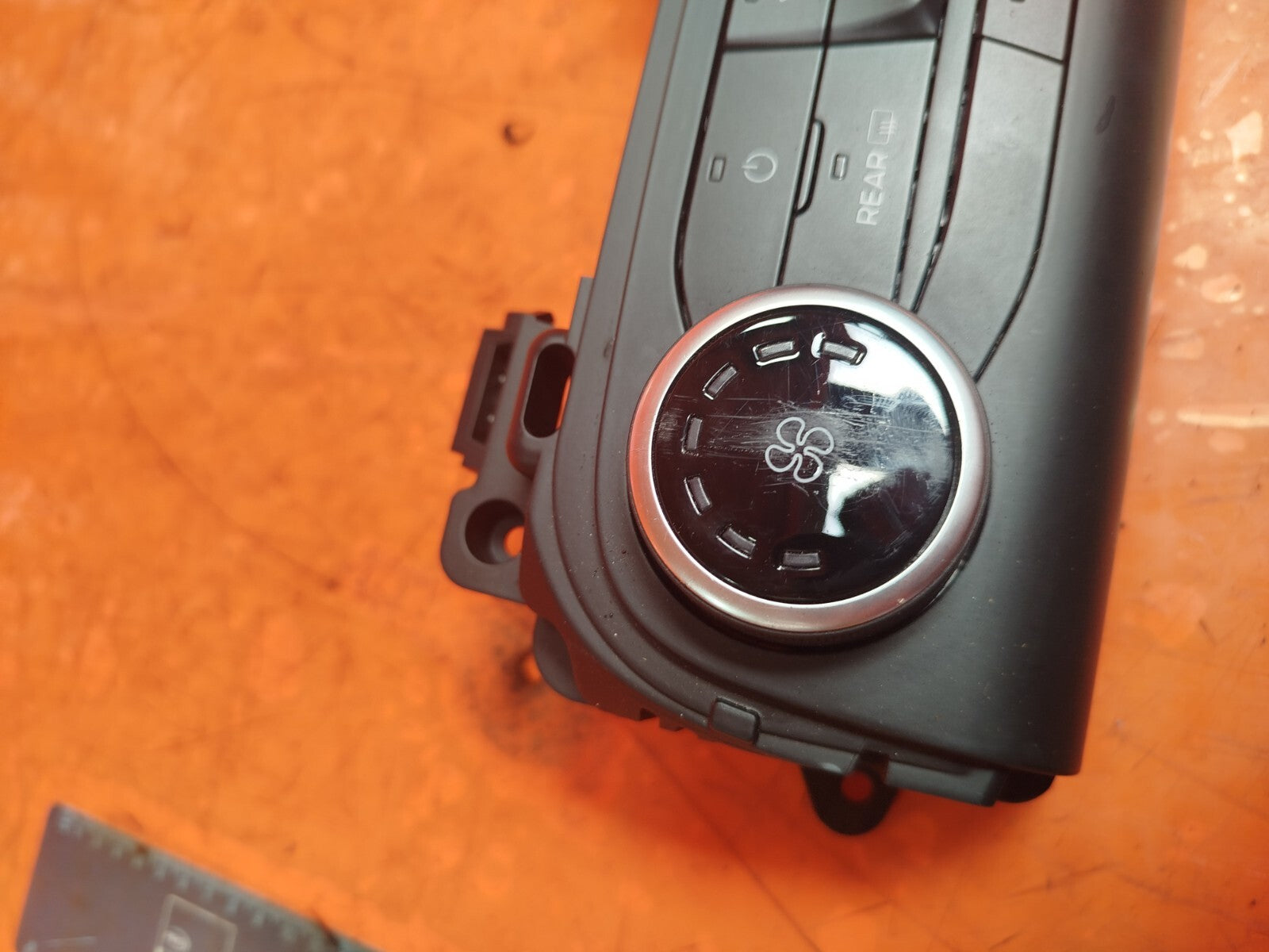 ✅FORD FOCUS MK4 1.5 DIESEL 2018 A/C HEATER CLIMATE CONTROL PANEL E1171696H A257 - Image 2