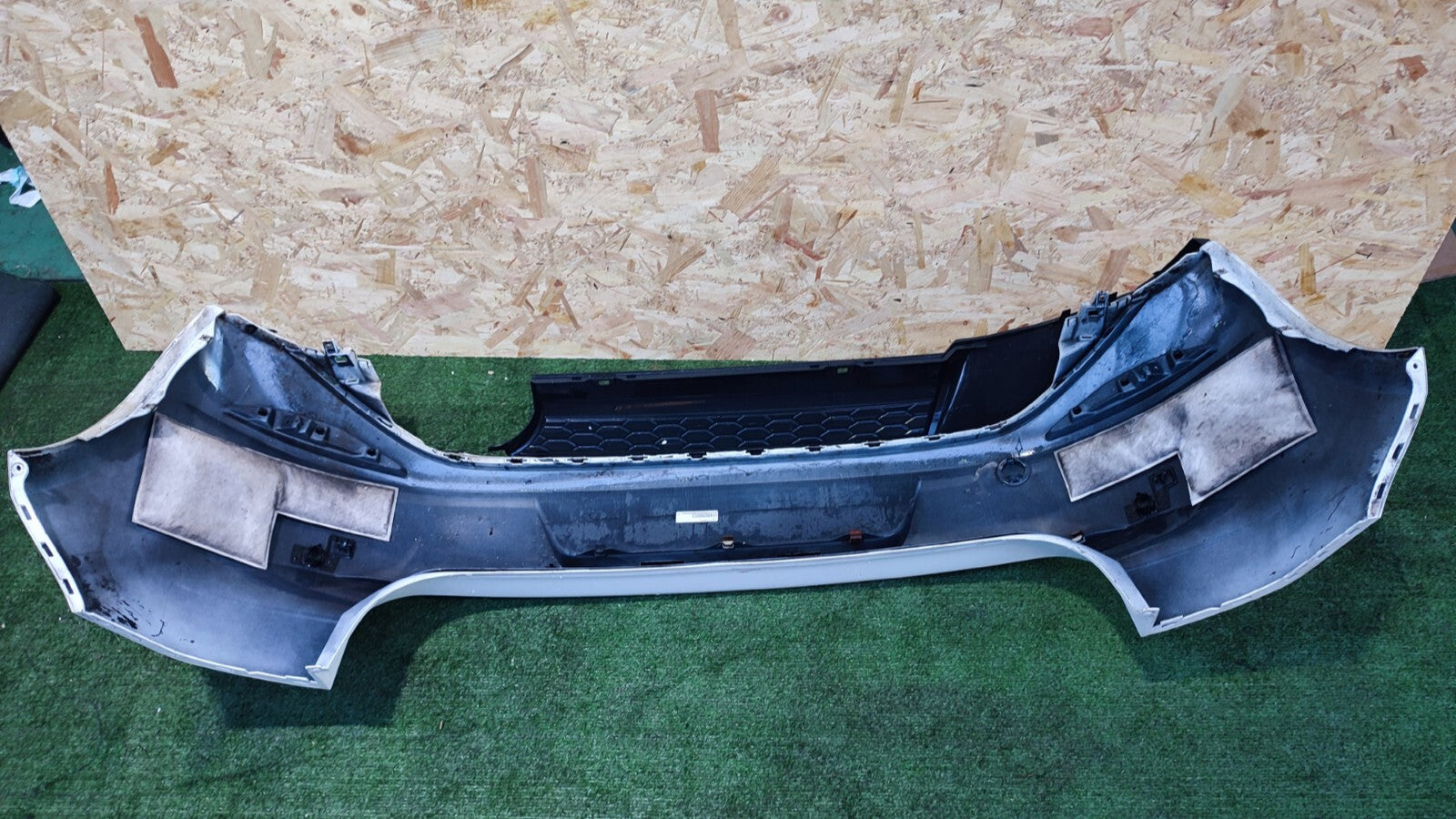 ✅VW GOLF MK7 1.4 PETROL 2015 REAR BUMPER WHITE scratches A113 - Image 9
