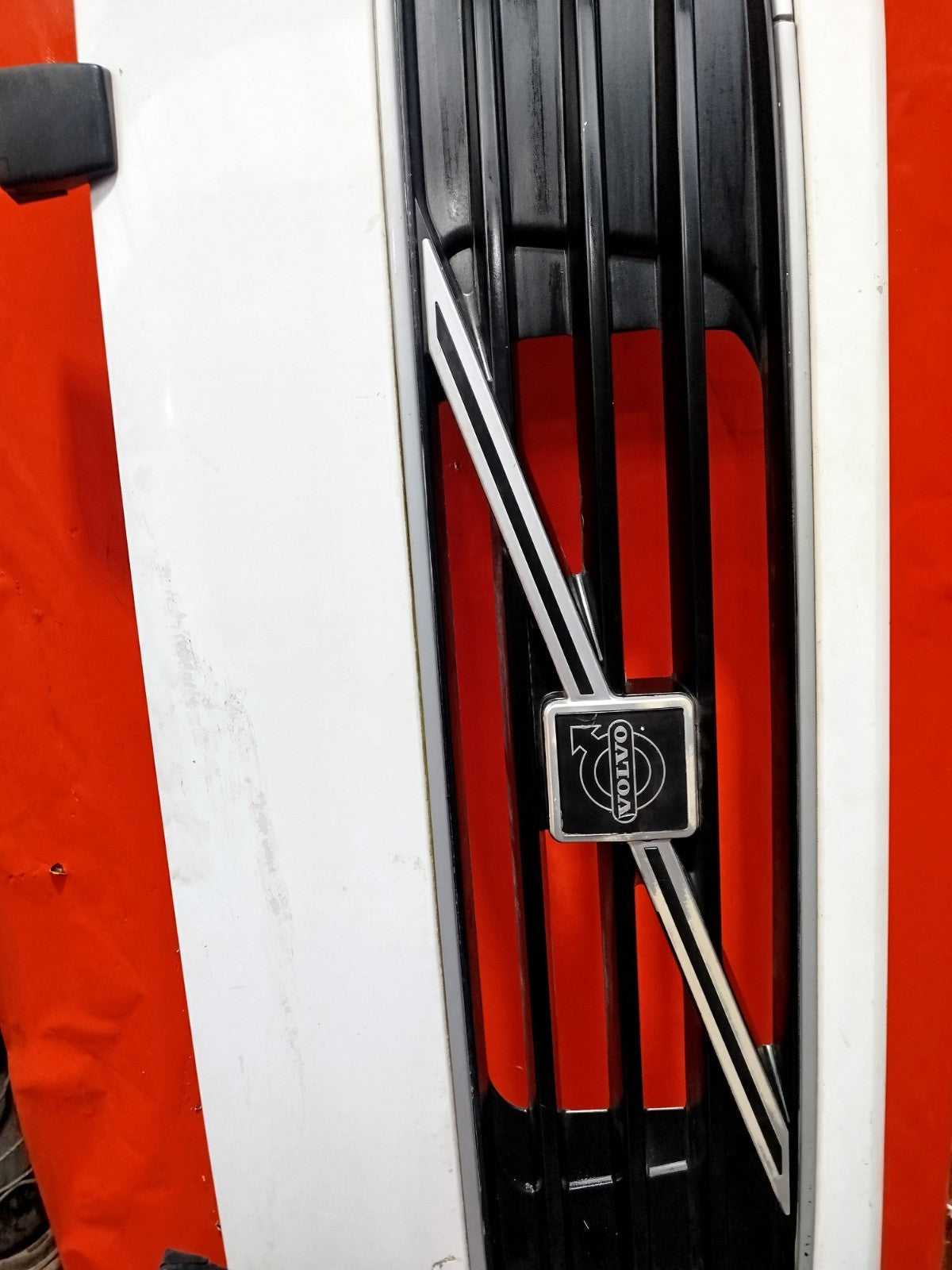 ✅VOLVO FL 5.5 DIESEL 2003 FRONT GRILLE WHITE 3954287 Warranty A324 - Image 7