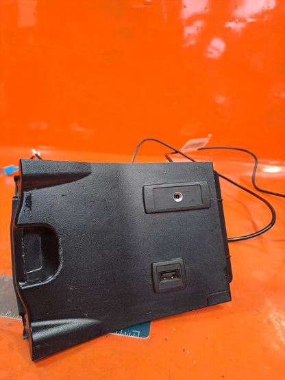 ✅MERCEDES W176 A180 1.6 PETROL 2012 USB PORT PANEL TRIM & WIRING LOOM CABLE A213 - Image 1