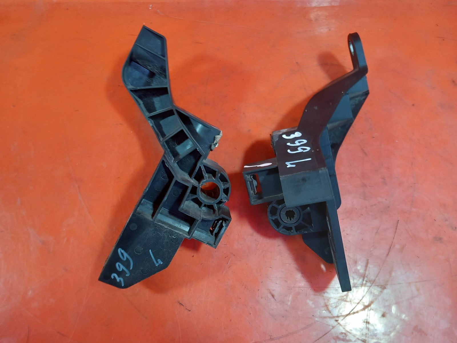 2021 Mercedes W415 Citan Front Panel Bracket Pair 215142101R Warranty A399 - Image 6