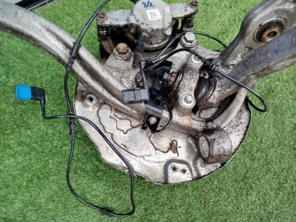 ✅2016 MERCEDES C CLASS W205 FRONT RIGHT WHEEL HUB WITH ARMS A2052200 + WARRANTY - Image 4