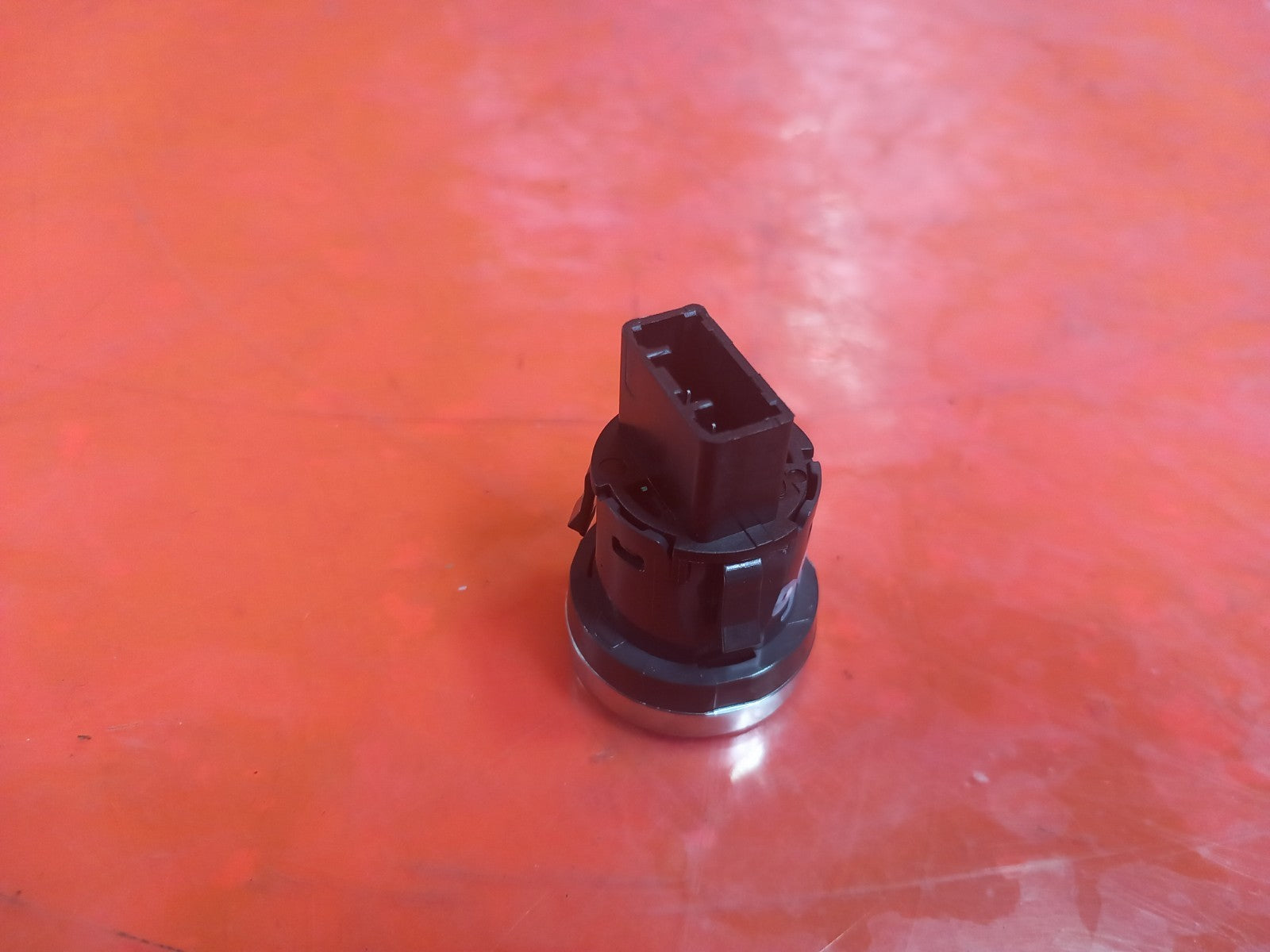 ebay-src:https://i.ebayimg.com/00/s/mtiwmfgxnjaw/z/ycqaaeswropqopba/$_57.jpg