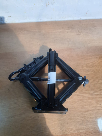 FORD FOCUS ACTIVE X 1.0 PETROL 2021 CAR JACK WITH TOW EYE JX7C17A078CA Warranty - Image 10