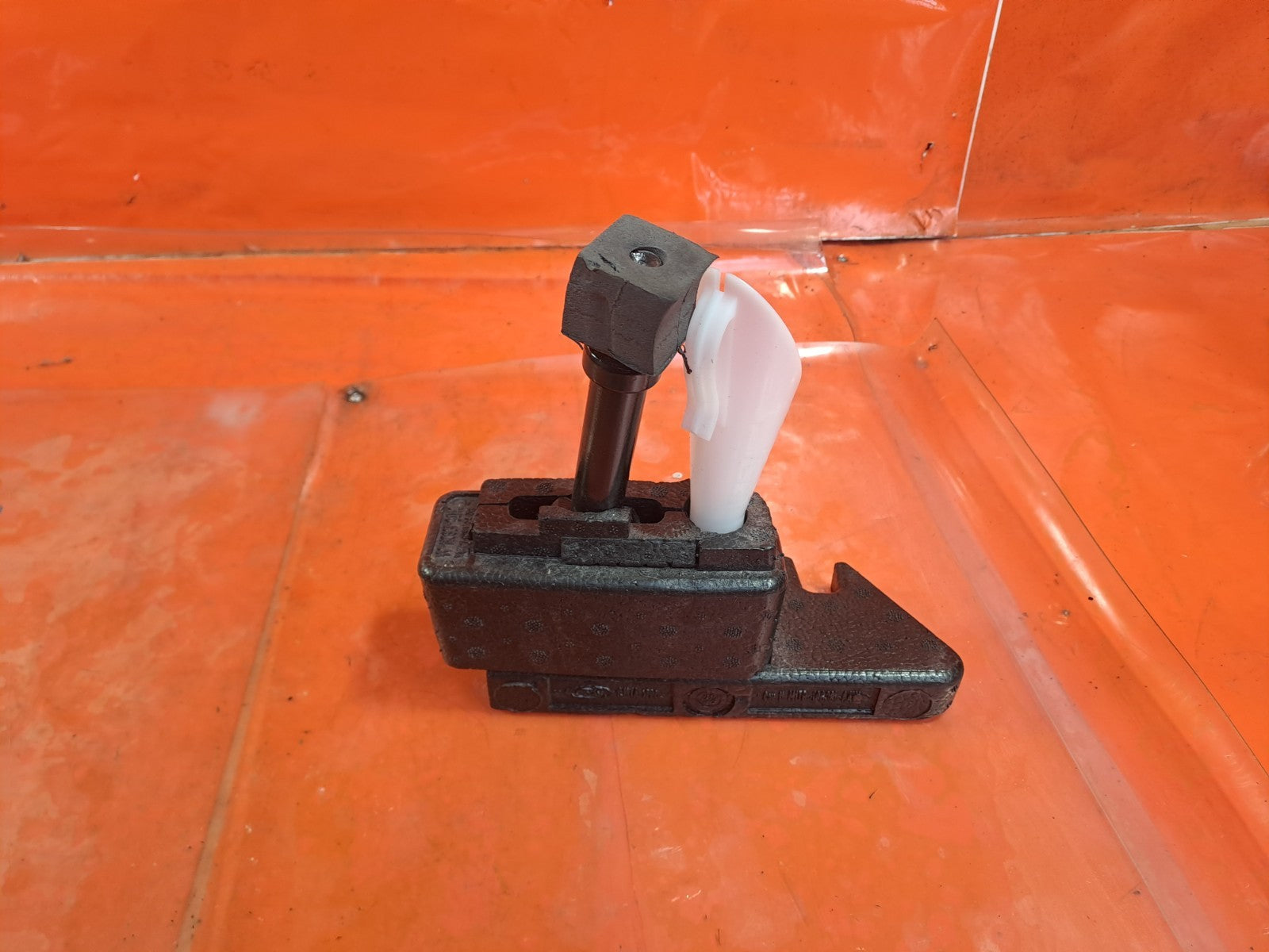 ✅2023 FORD PUMA TITANIUM TOWING EYE HOOK WITH FOAM M1TB-19G381-AA +WARRANTY A328 - Image 3