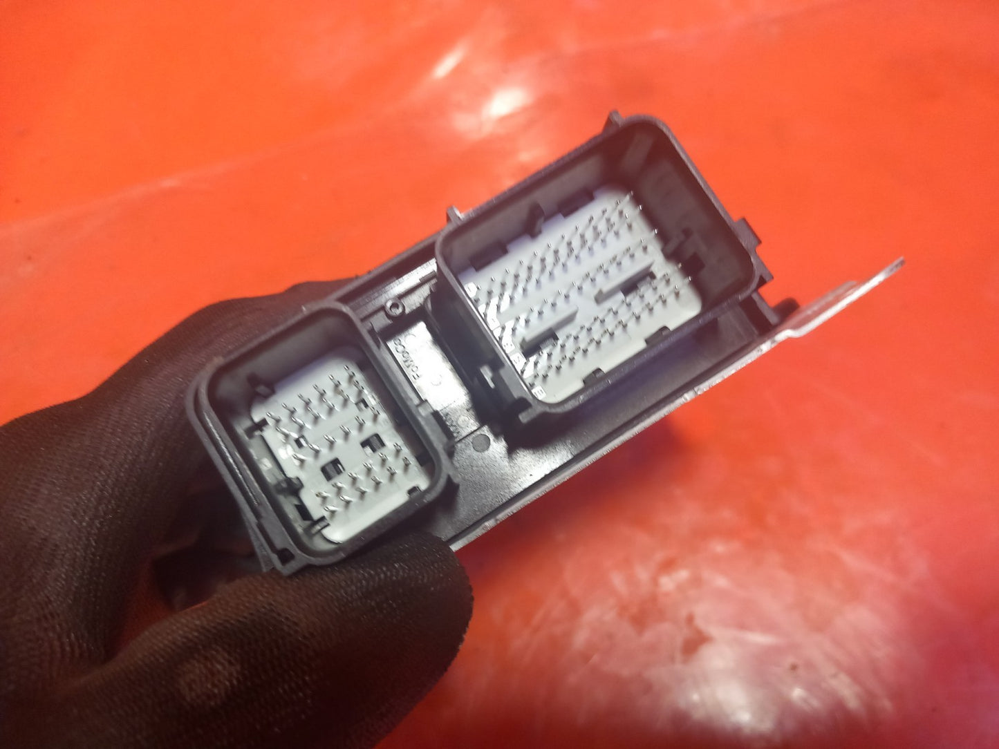 Land Rover Defender L663 3.0 Diesel 2025 ArBag Control Module R8E214D374AB A396 - Image 8