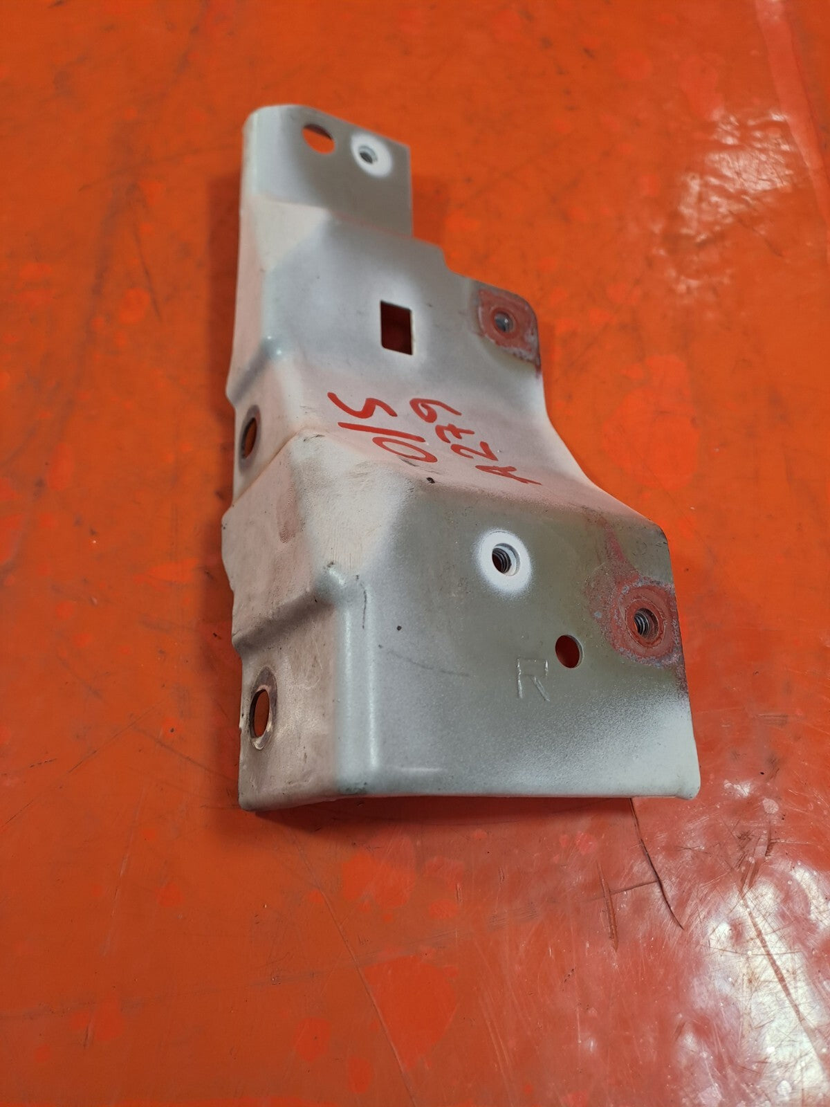 ✅2016 SSANGYONG TIVOLI ELX RIGHT WING BRACKET + WARRANTY A279 - Image 1