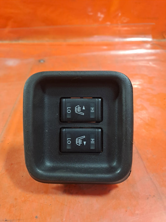 ✅NISSAN JUKE TEKNA 1.5 DIESEL 2017 HEATED SEAT CONTROL SWITCH BUTTON Warranty - Image 2