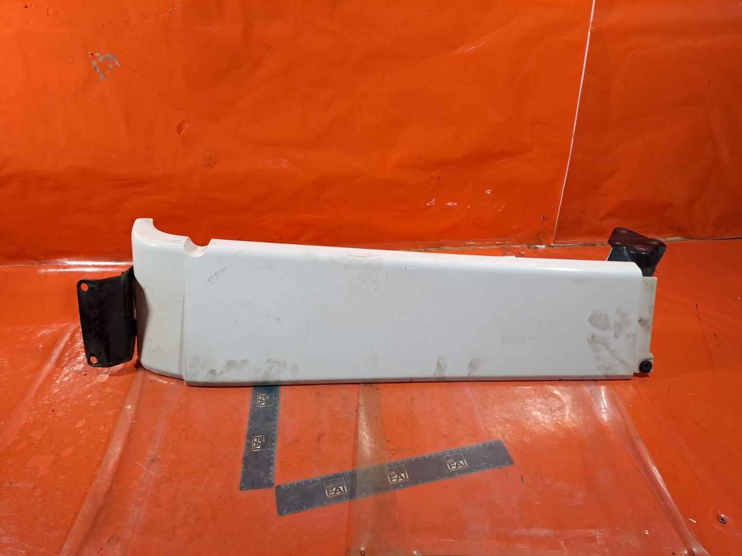 ✅VOLVO FL 5.5 DIESEL 2003 REAR LEFT CABIN WIND DEFLECTOR SPOILER 3181181 A324 - Image 1
