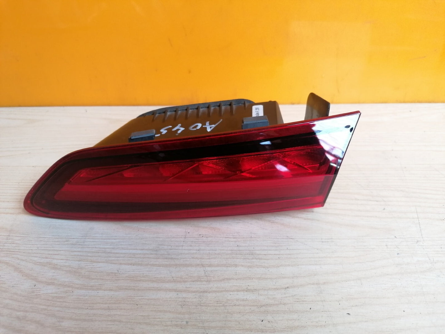 2020 SKODA KAROQ 1.0 TSI PETROL REAR RIGHT INNER TAIL LIGHT 57A945308 A045 - Image 1