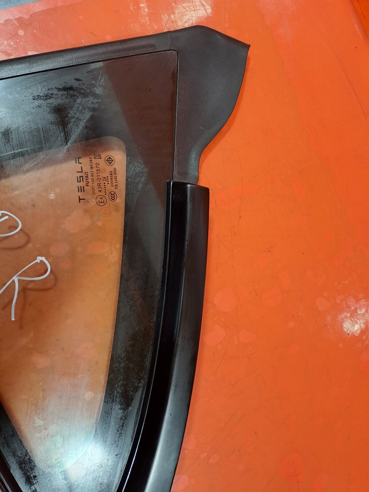 TESLA MODEL 3 LONG 2024 REAR RIGHT QUARTER WINDOW GLASS 43R-011570 1910990-00-C - Image 5