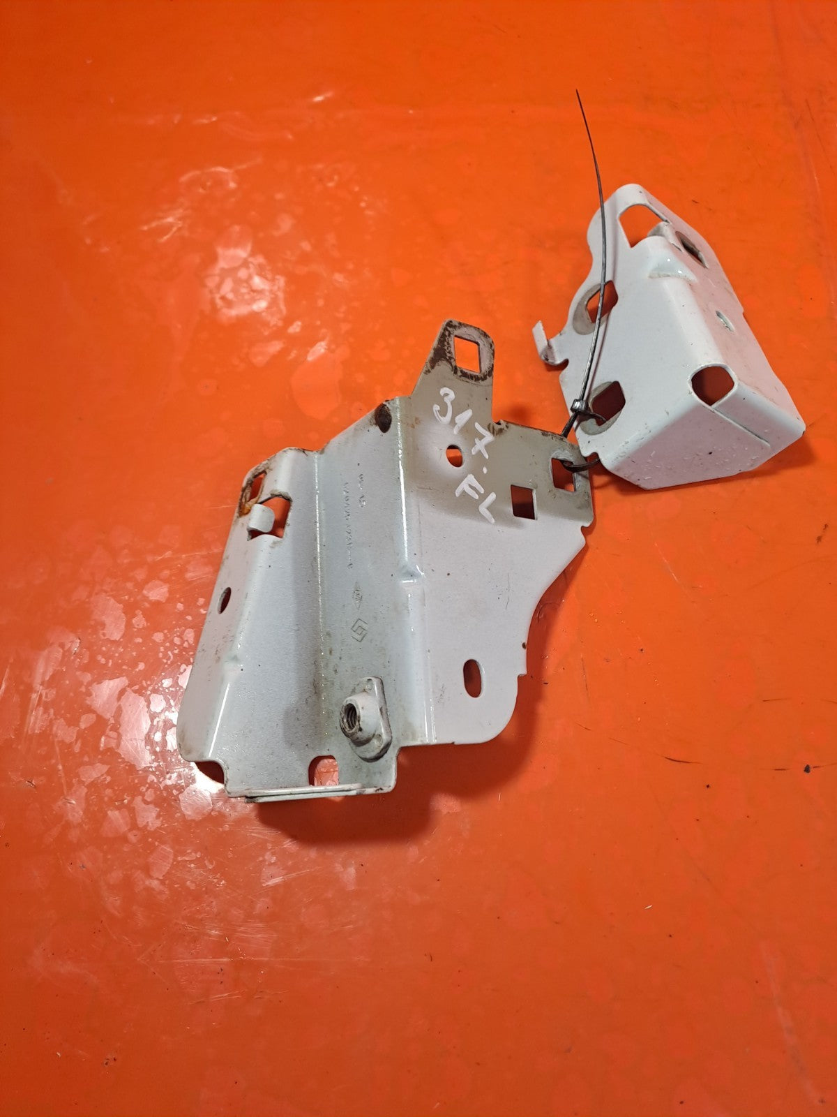 ✅RENAULT ZOE DYNAMIQUE 2015 FRONT LEFT WING BRACKETS 620425323R Warranty A317 - Image 5