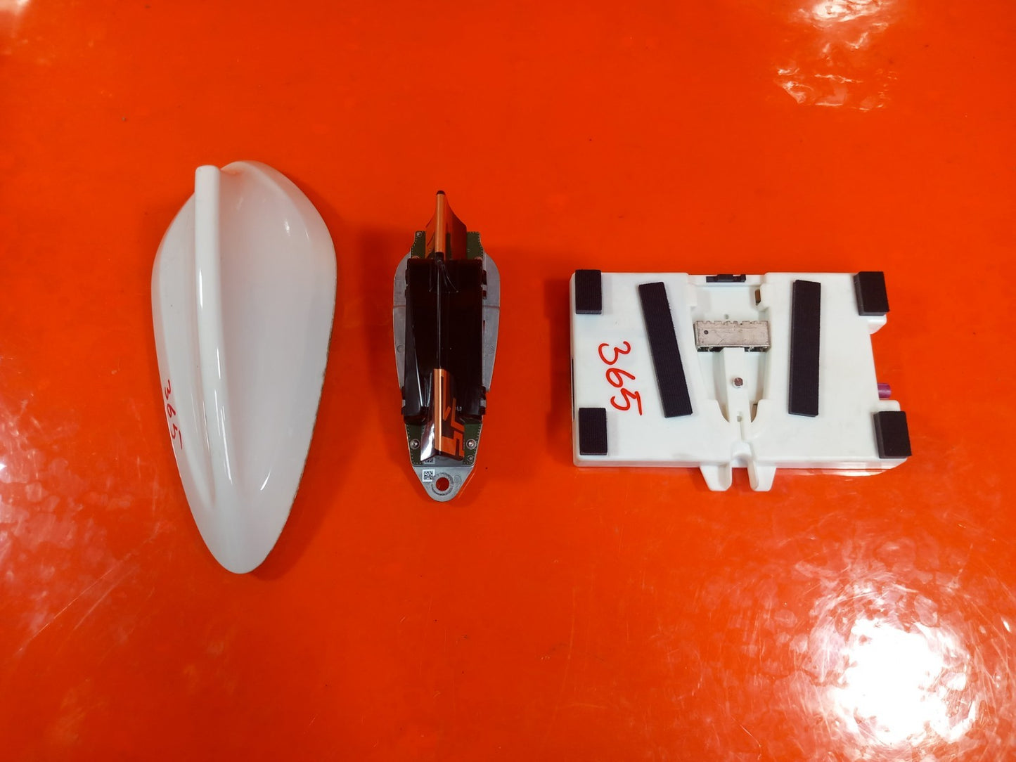 BMW F40 116D 1.5 Diesel 2021 Antenna Aerial Roof and Telematics ECU 6826326 A365 - Image 2