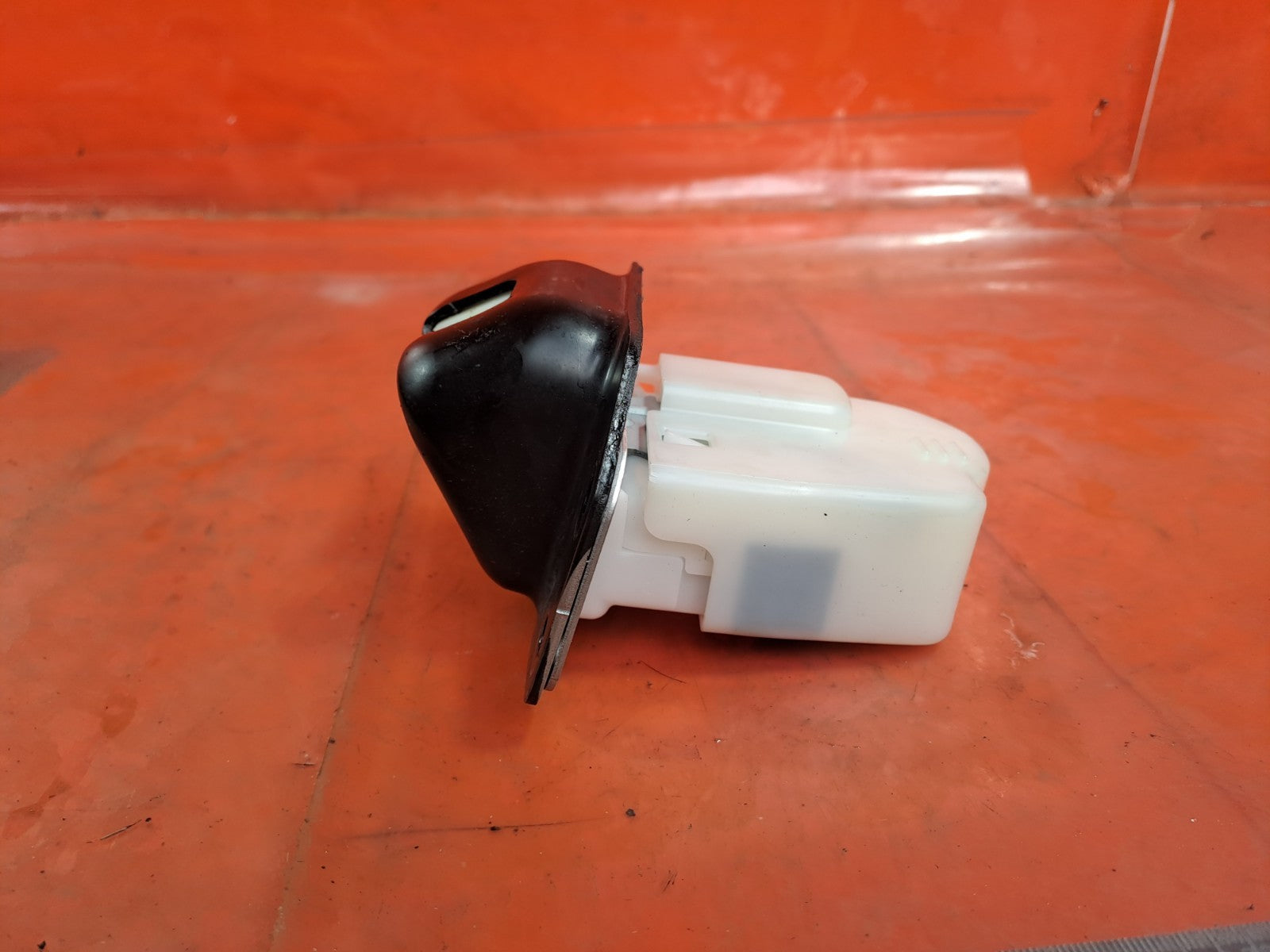 ✅NISSAN JUKE TEKNA 1.5 DIESEL 2017 TAILGATE BOOT LID LOCK CATCH MECHANISM A322 - Image 9