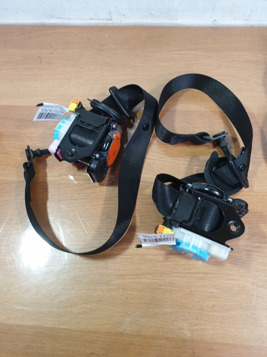 MERCEDES B CLASS W246 2012 FRONT RIGHT & LEFT SEAT BELT 307068199228AC A211 - Image 2