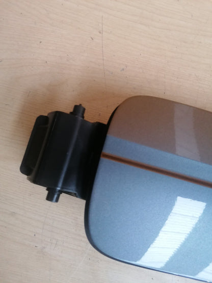✅2017 AUDI A4 B9 2.0TFSI FUEL FILLER FLAP GREY LX7G 8W0809906 + WARRANTY A074 - Image 2