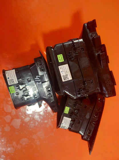 2021 VW Transporter T30 Dashboard Air Vent Set 7L2819704D Warranty A412 - Image 6
