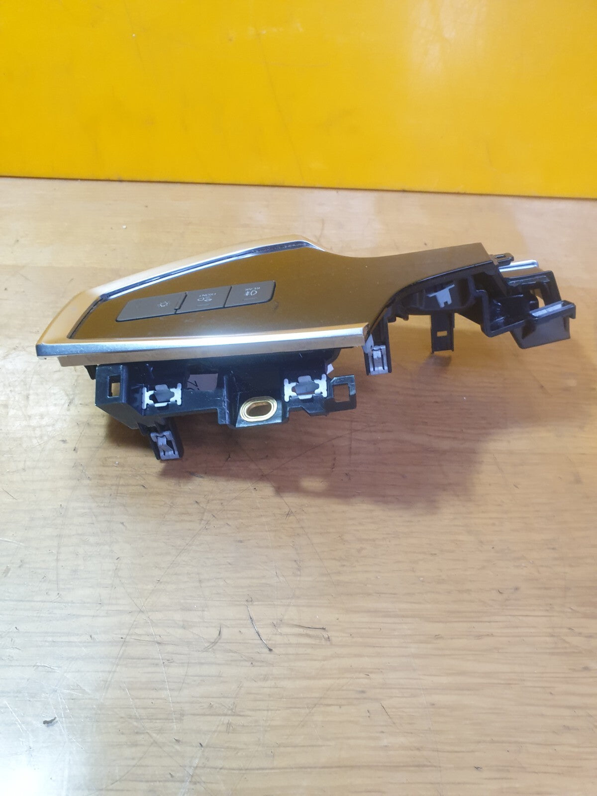 ✅2020 AUDI Q3 S LINE 1.5P HEADLIGHT CONTROL SWITCH WITH SURROUND 83C853190A A198 - Image 4