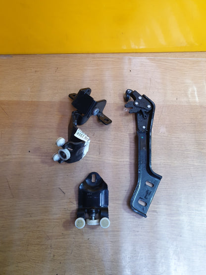 ✅2020 FORD TOURNEO CUSTOM 2.0D LEFT SLIDING DOOR ROLLER BRACKETS A161 - Image 5