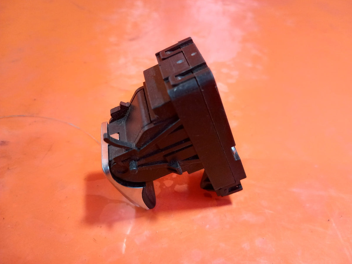 ebay-src:https://i.ebayimg.com/00/s/mtiwmfgxnjaw/z/xguaaeswfndqvhxk/$_57.jpg