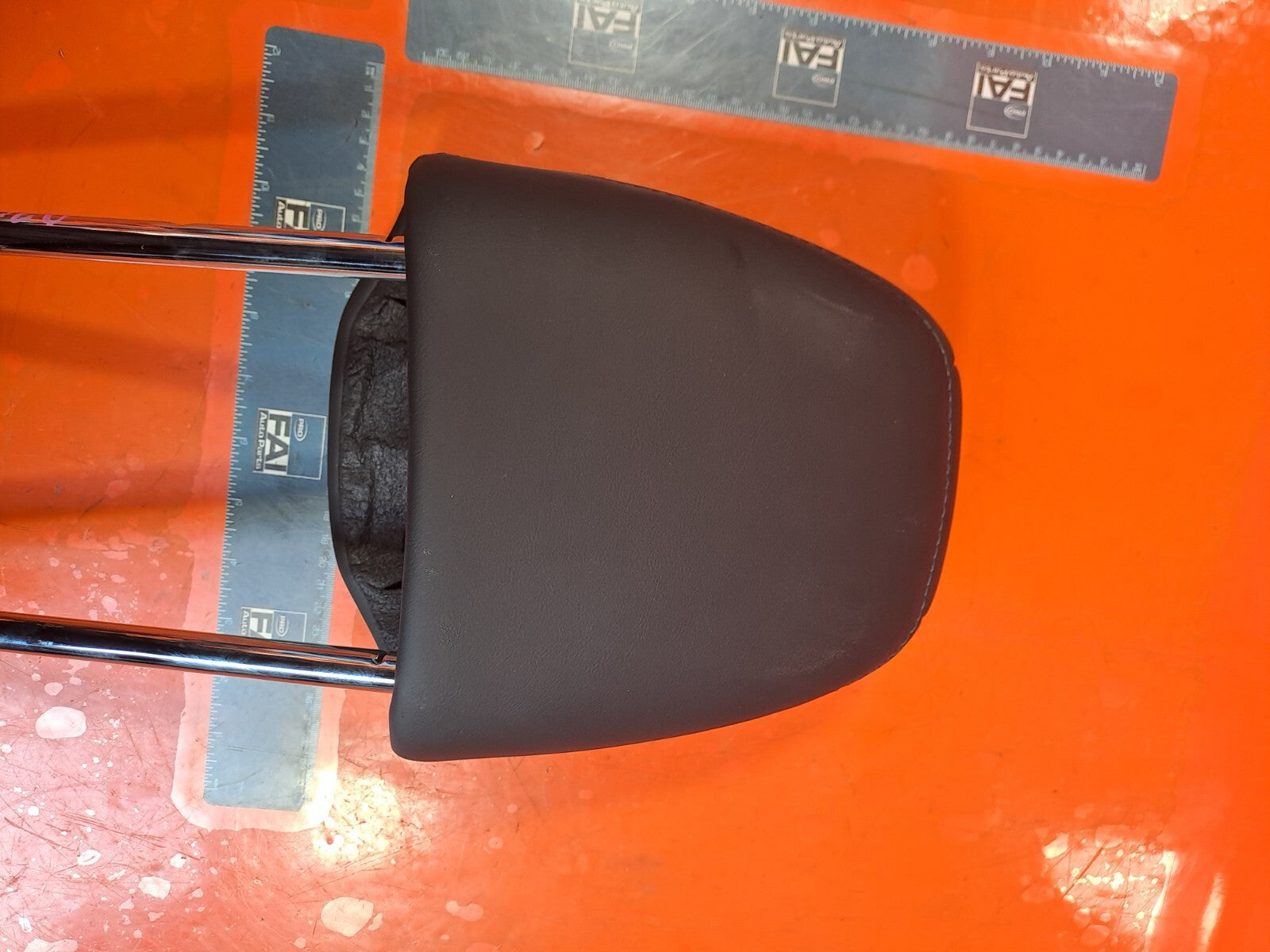 ✅TESLA Model 3 Long 2024 FRONT RIGHT HEADREST 1699949-01-C Warranty A207 - Image 7