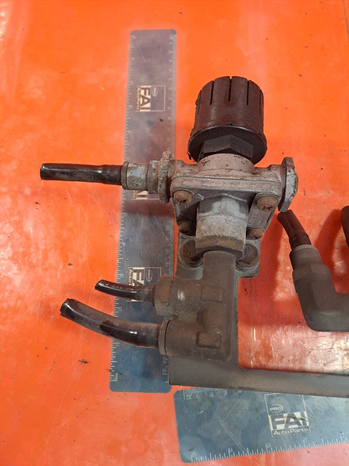 ✅VOLVO FL 5.5 DIESEL 2003 FRONT AXLE RIGHT ABS VALVE ABS 1079666 Warranty A324 - Image 3