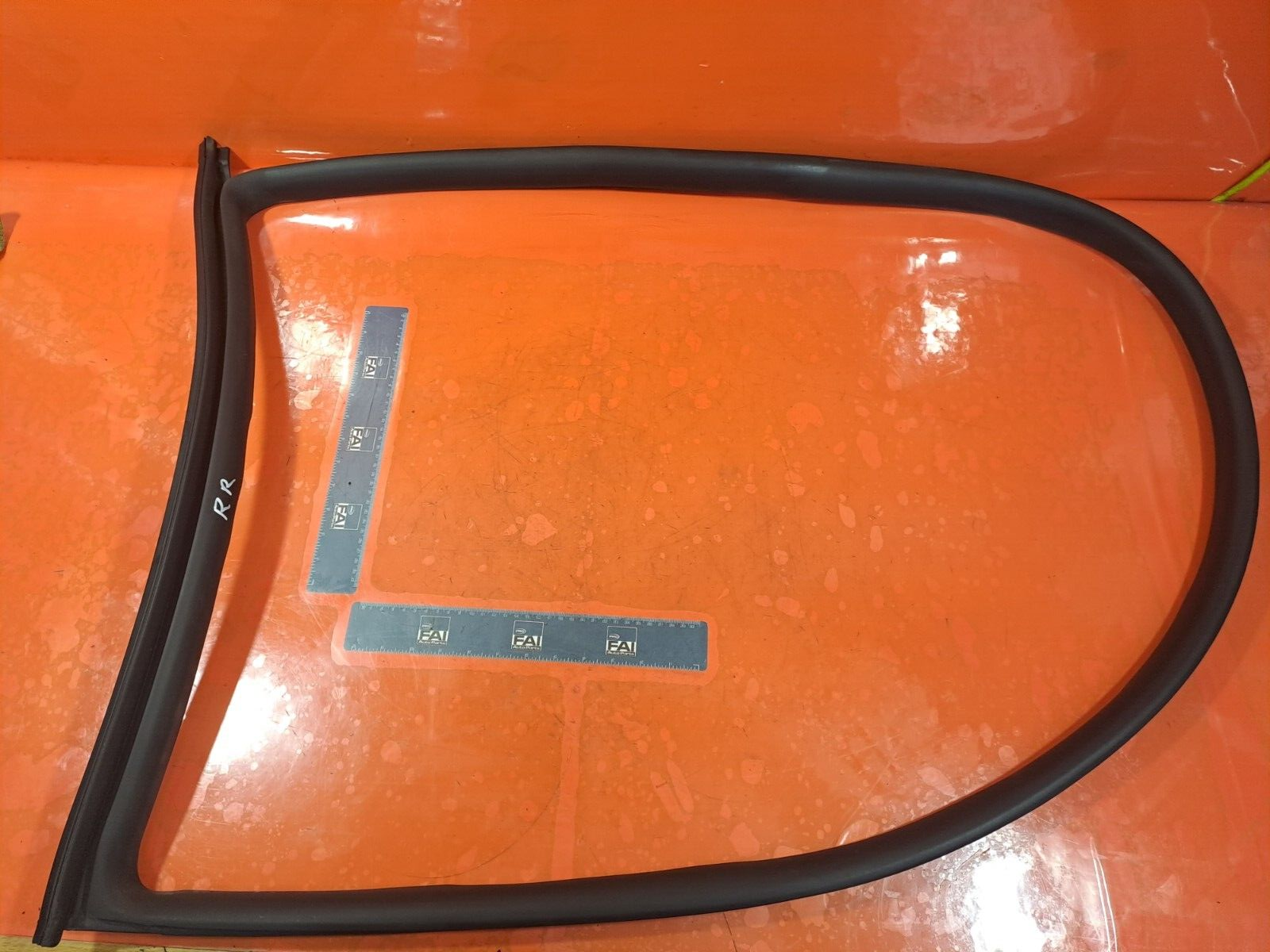 ✅TESLA MODEL 3 LONG 2024 REAR RIGHT DOOR RUBBER SEAL 1910986-00-B Warranty A207 - Image 1