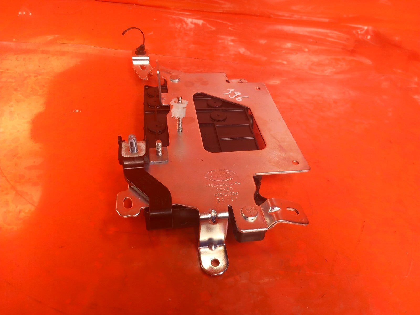 2025 Land Rover Defender L663 Power Distribution Fuse Box M8B2-14A004-PA A396 - Image 8